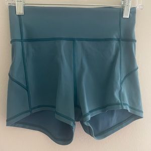 Lululemon In Movement short Size 6